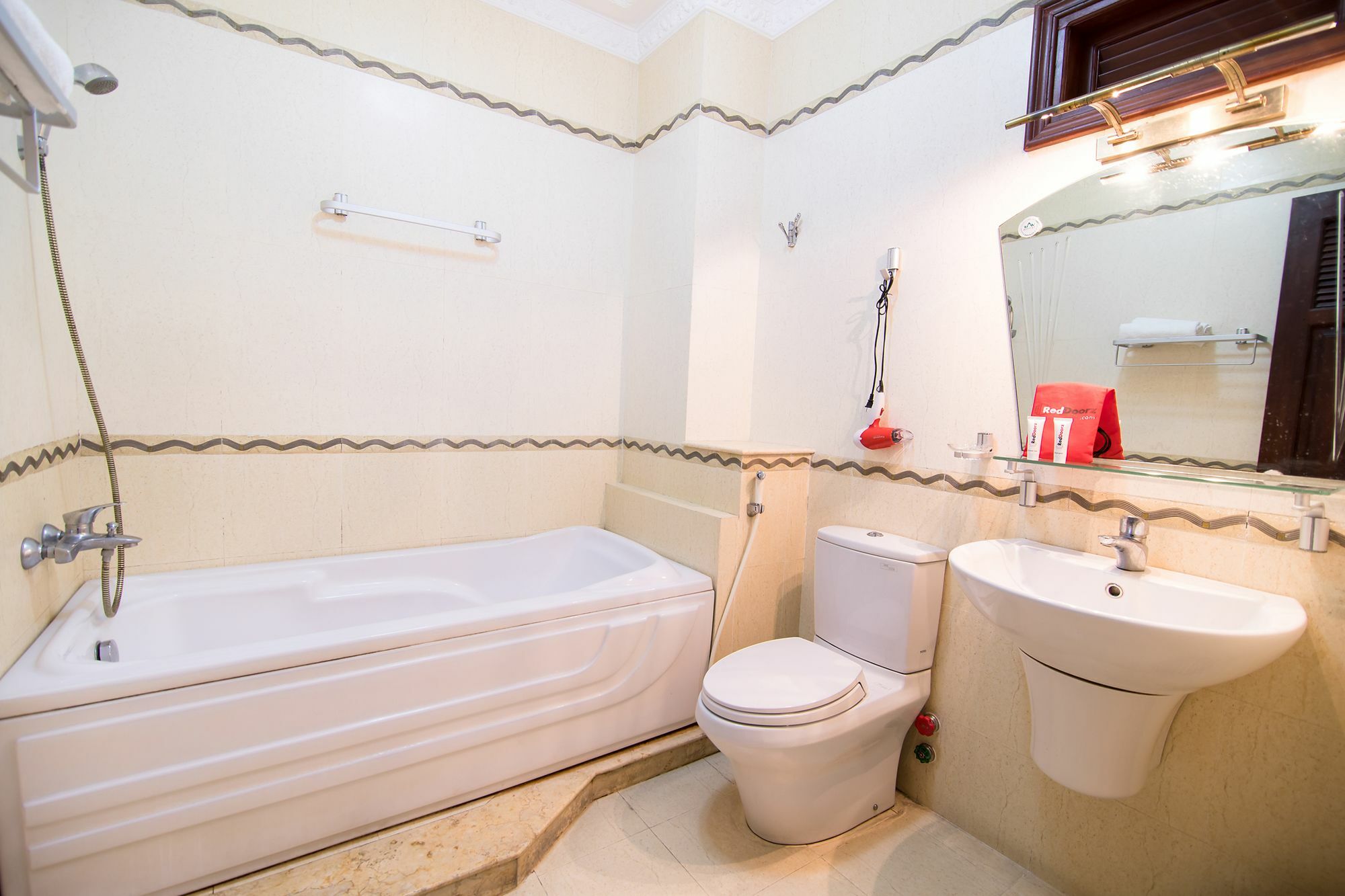 Reddoorz Near Pico Plaza Cong Hoa Otel Ho Şi Min Dış mekan fotoğraf